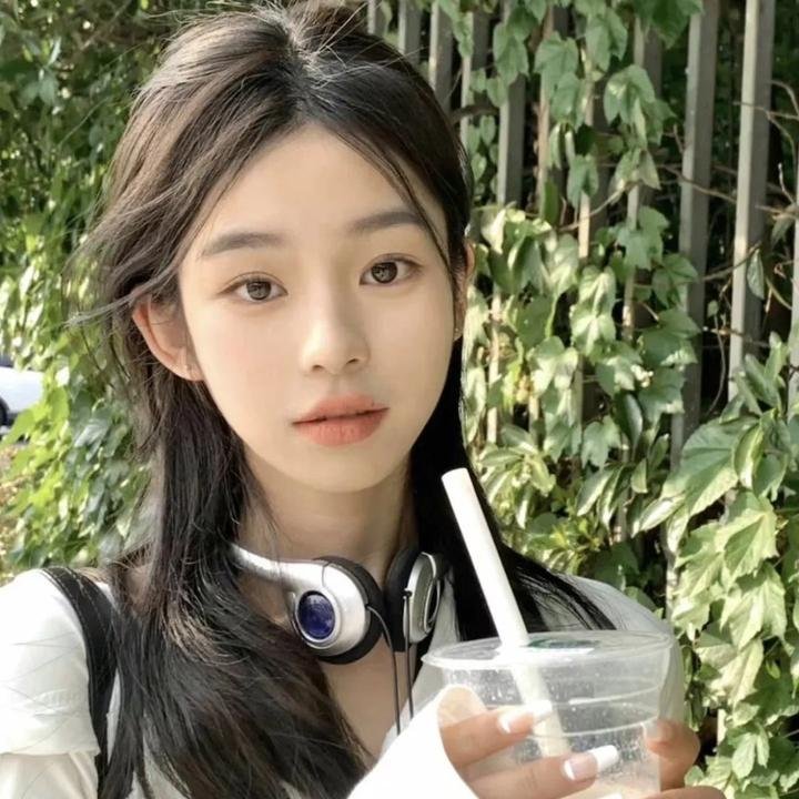 圈内老戏骨深夜密会神秘女子，长达一周内幕曝光，评论区沦陷